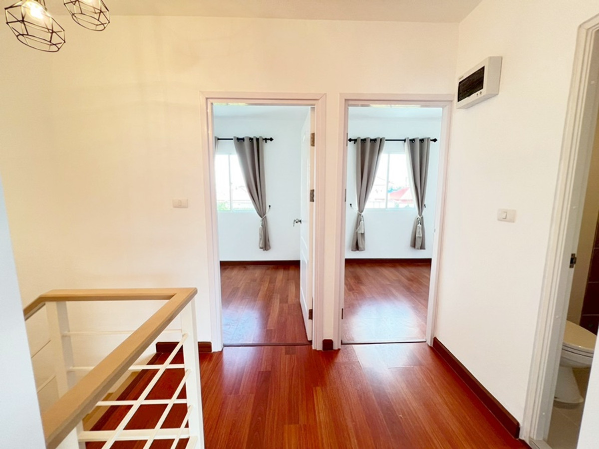 ขายทาวน์โฮมลาดกระบัง สุวรรณภูมิ : ขายทาวน์เฮ้าส์ 2 ชั้น หมู่บ้านไลโอ บลิสซ์ ลาดกระบัง เนื้อที่ 17.6 ตร.วา มี 3 ห้องนอน  2 ห้องน้ำ ราคา 1,990,000 บาท สนใจติดต่อ 085-550-1599 