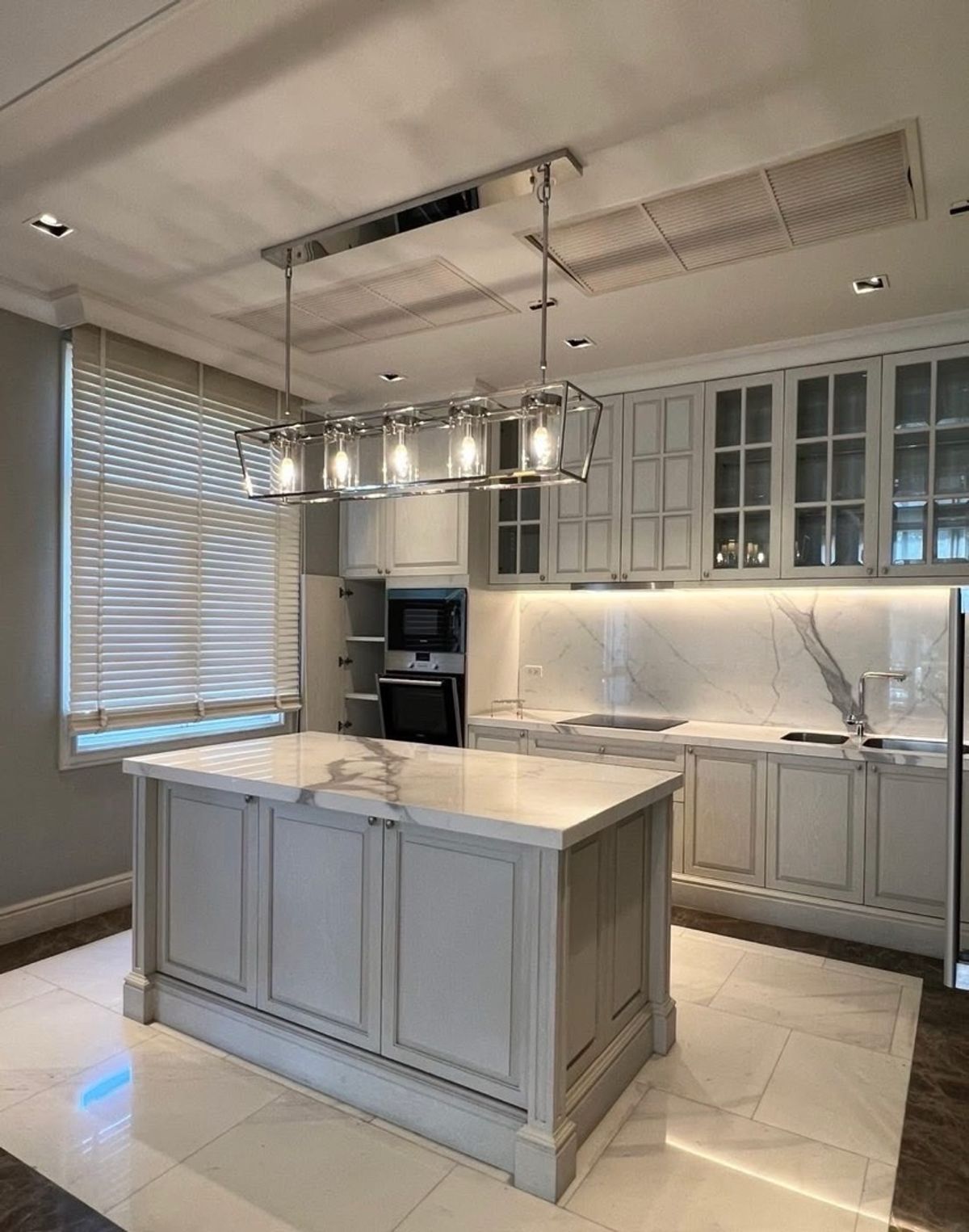 ขายบ้านเกษตร นวมินทร์ ลาดปลาเค้า : ขายบ้าน The Royal Risidence เกษตร นวมินทร์ ขนาด 1019.17 Sq.m 3 bed 6 bath ราคา 157.5 MB ติดต่อ 086-795-9997 