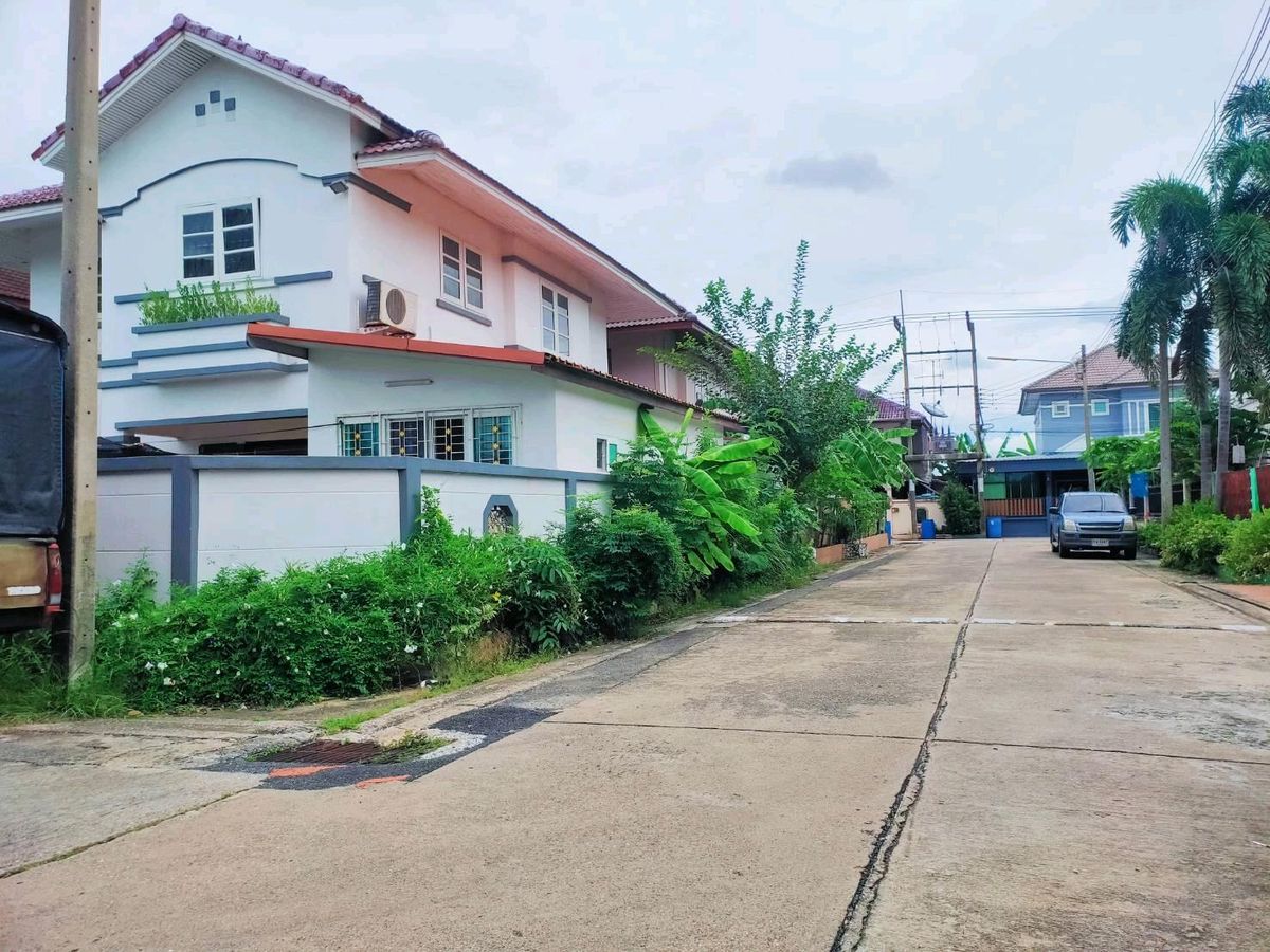 For SaleHousePhutthamonthon, Salaya : House for sale behind the corner of Preecha Phutthamonthon Sai 4, an area of ​​60 sq.w. in front of the house Project on Road 4