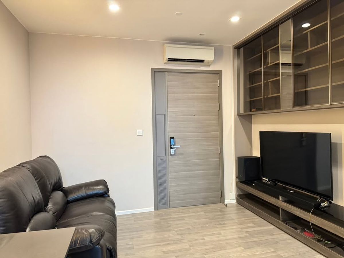For SaleCondoOnnut, Udomsuk : Condo for sale The Room Sukhumvit 69, near BTS Phra Khanong, only 6.25 deleted. The decoration room is ready immediately. Tel. 0994629391 Bird