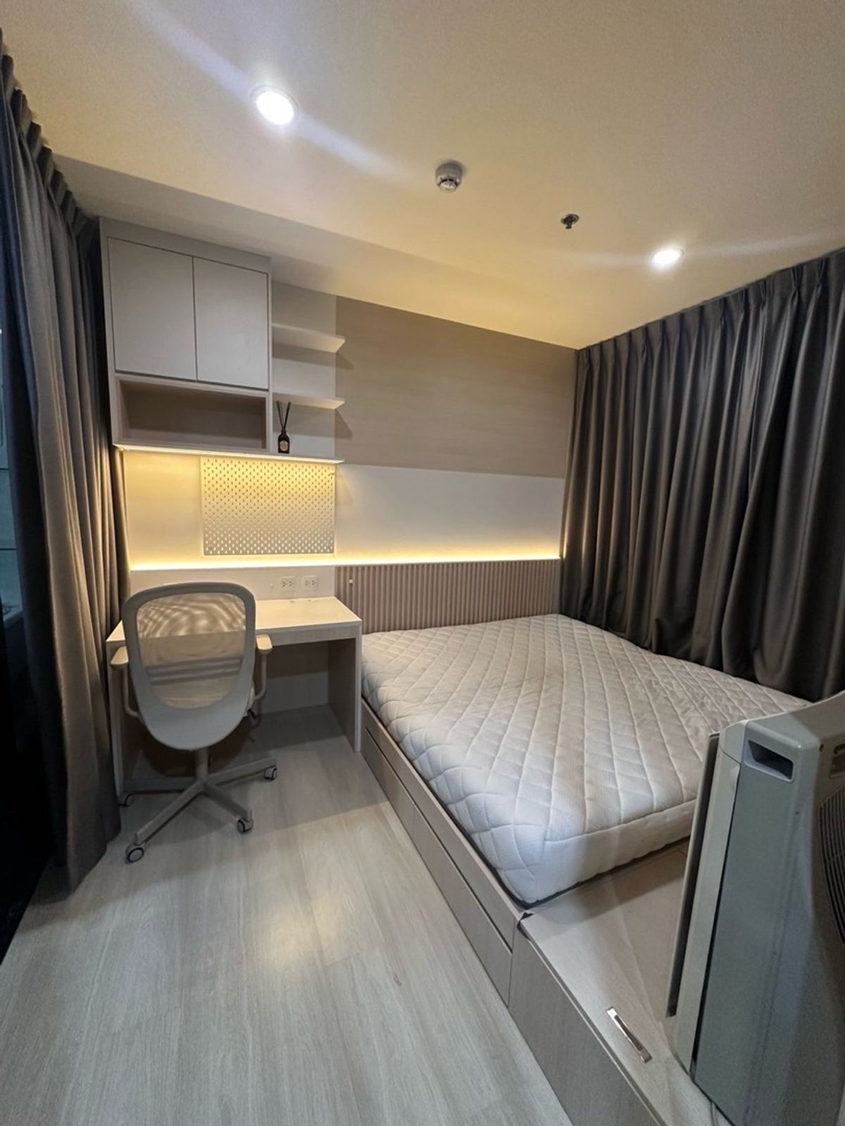 For SaleCondoRama9, Petchburi, RCA : 📢👇Prime Location in the Heart of Asoke!Ideal for living or investment with great rental potential.Just a short walk to MRT Phetchaburi and Airport Rail Link Makkasan.