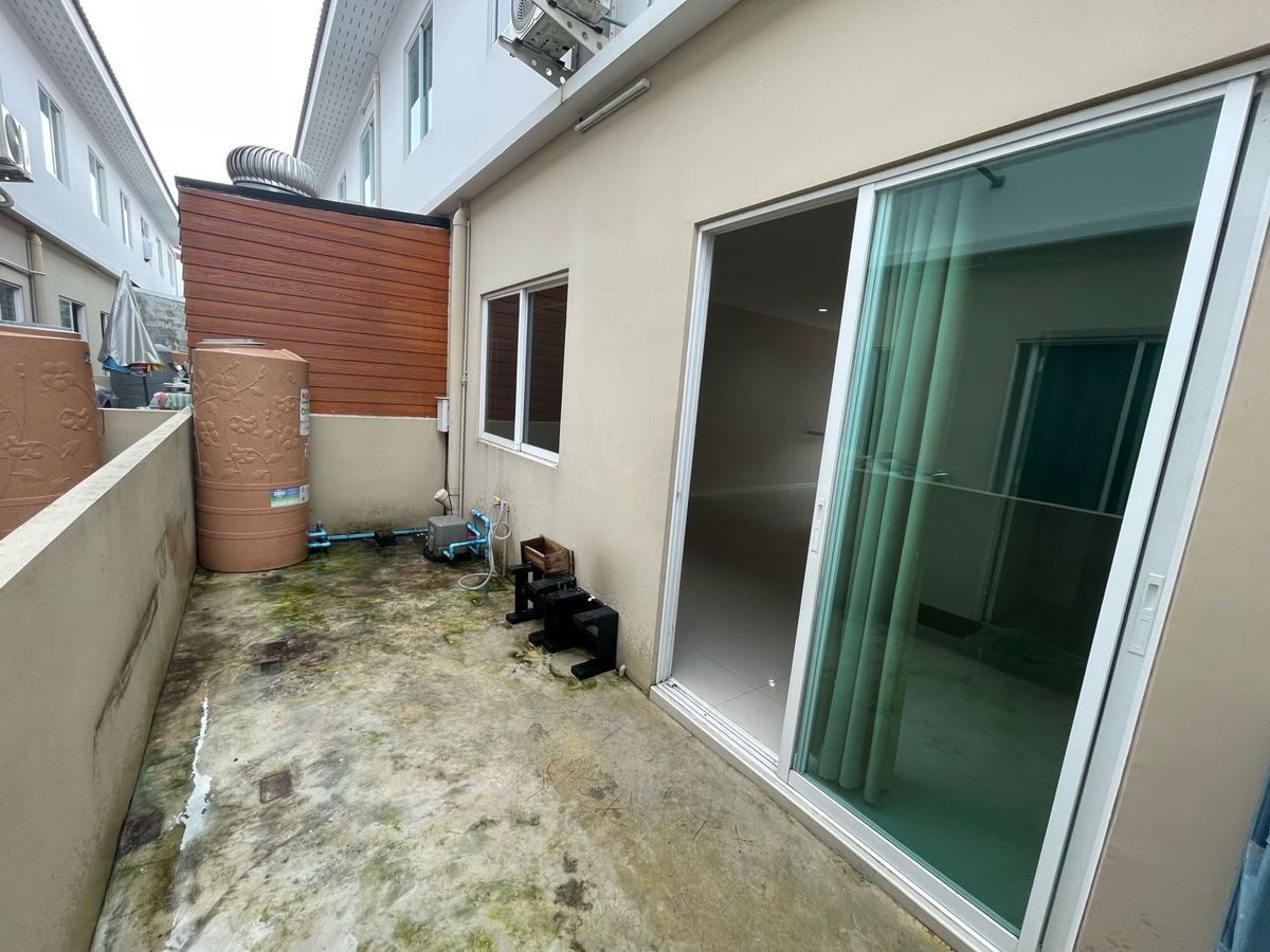 For RentTownhomeLadkrabang, Suwannaphum Airport : Rent a townhome, Ban Phisan, Suvarnabhumi, 2/1 (Bang Chalong) project, near Hua Chiew University, only 10 minutes