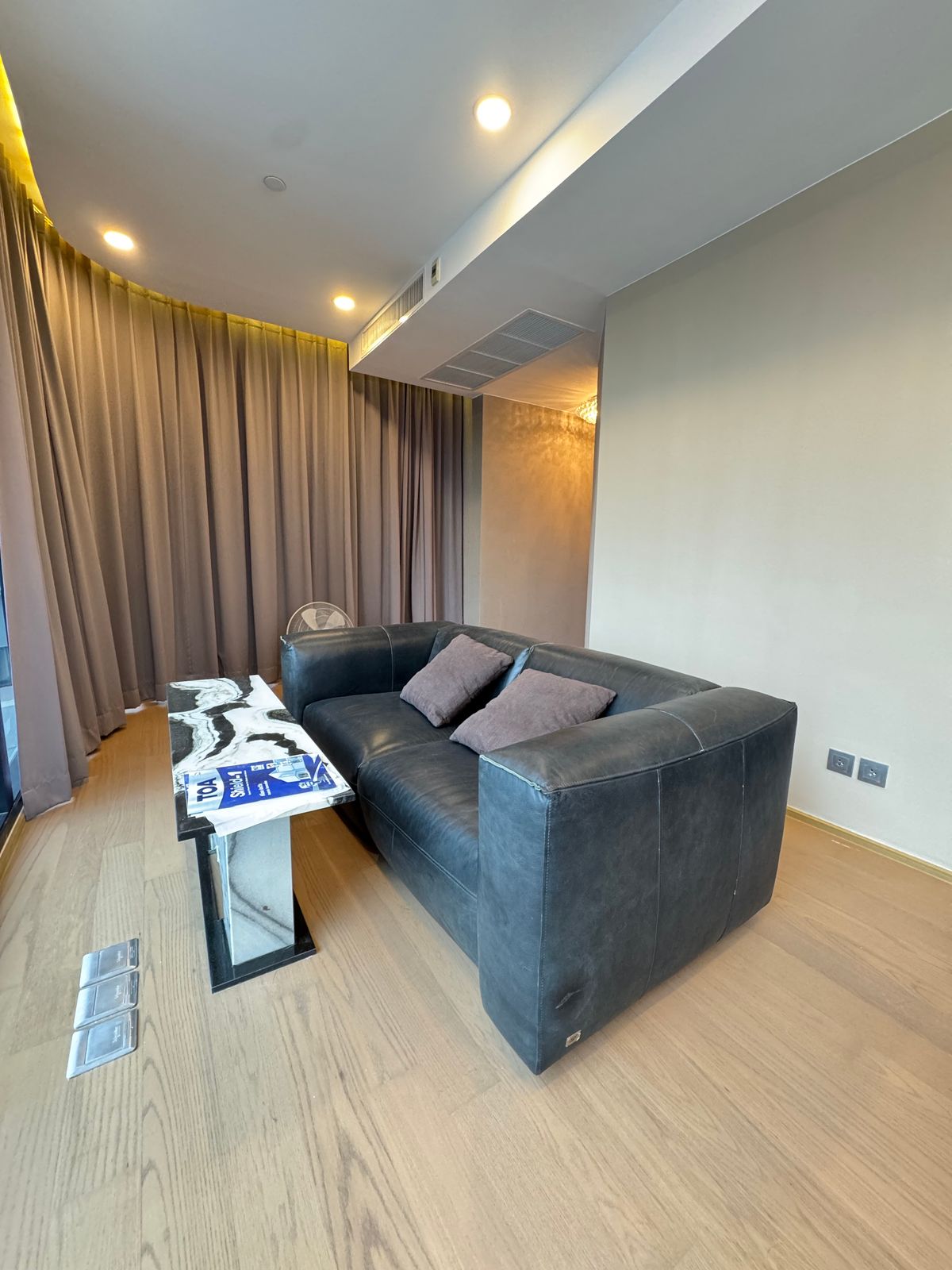 ขายคอนโดสยาม จุฬา สามย่าน : ขายด่วน แอชตัน จุฬา-สีลม 2 นอน 2 น้ำ 2 ที่จอดรถ ห้องใหม่ ไม่เคยเข้าอยู่ สภาพดี พร้อมเฟอร์ ไม่มี Defect เข้าอยู่ได้เลย