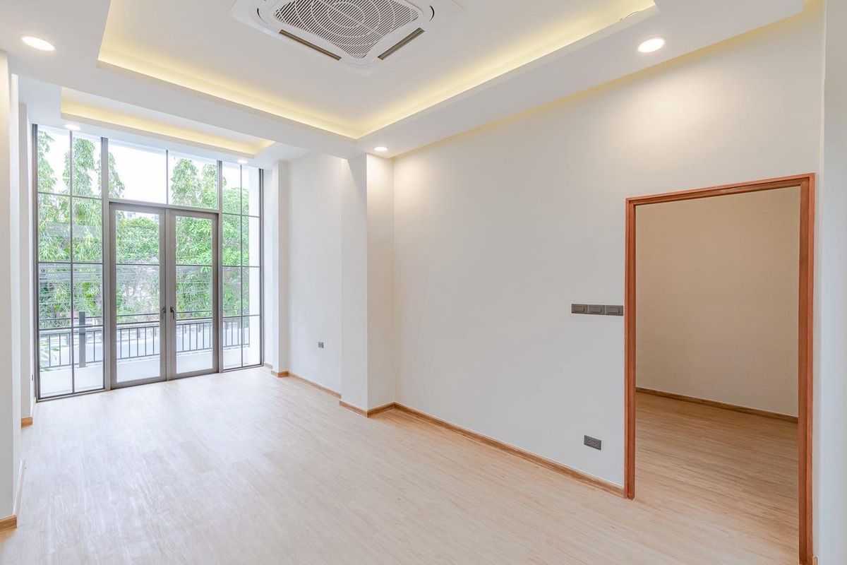 For SaleTownhomeSukhumvit, Asoke, Thonglor : Townhome Ekkamai 22 | 33 Sq. | 3 bedrooms, 4 bathrooms, 2 parking | New renovated with 16.9 million baht