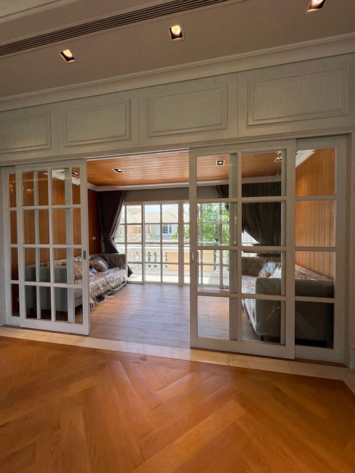 ขายบ้านเกษตร นวมินทร์ ลาดปลาเค้า : ขายบ้าน The Royal Risidence เกษตร นวมินทร์ ขนาด 1019.17 Sq.m 3 bed 6 bath ราคา 157.5 MB ติดต่อ 086-795-9997 