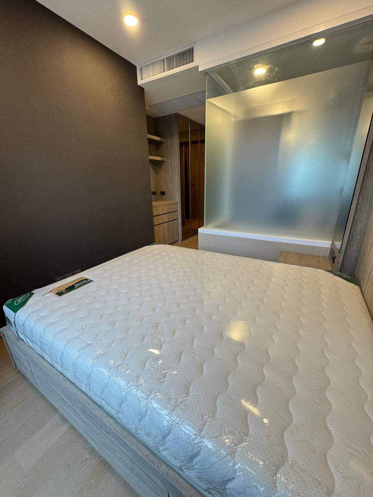 ขายคอนโดสยาม จุฬา สามย่าน : ขายด่วน แอชตัน จุฬา-สีลม 2 นอน 2 น้ำ 2 ที่จอดรถ ห้องใหม่ ไม่เคยเข้าอยู่ สภาพดี พร้อมเฟอร์ ไม่มี Defect เข้าอยู่ได้เลย