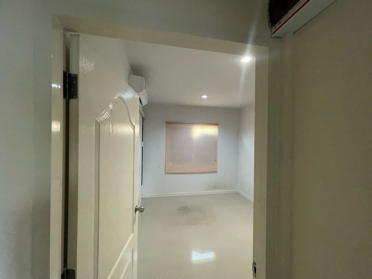 For RentTownhomeLadkrabang, Suwannaphum Airport : Rent a townhome, Ban Phisan, Suvarnabhumi, 2/1 (Bang Chalong) project, near Hua Chiew University, only 10 minutes