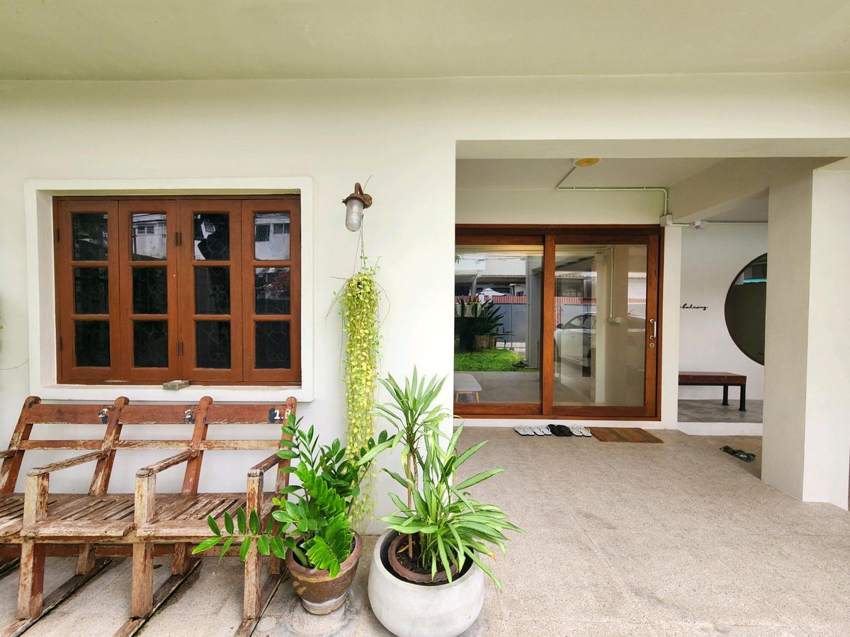 For RentHouseRatchadapisek, Huaikwang, Suttisan : Beautiful house for rent near Huai Khwang BTS only 900 meters ✅️