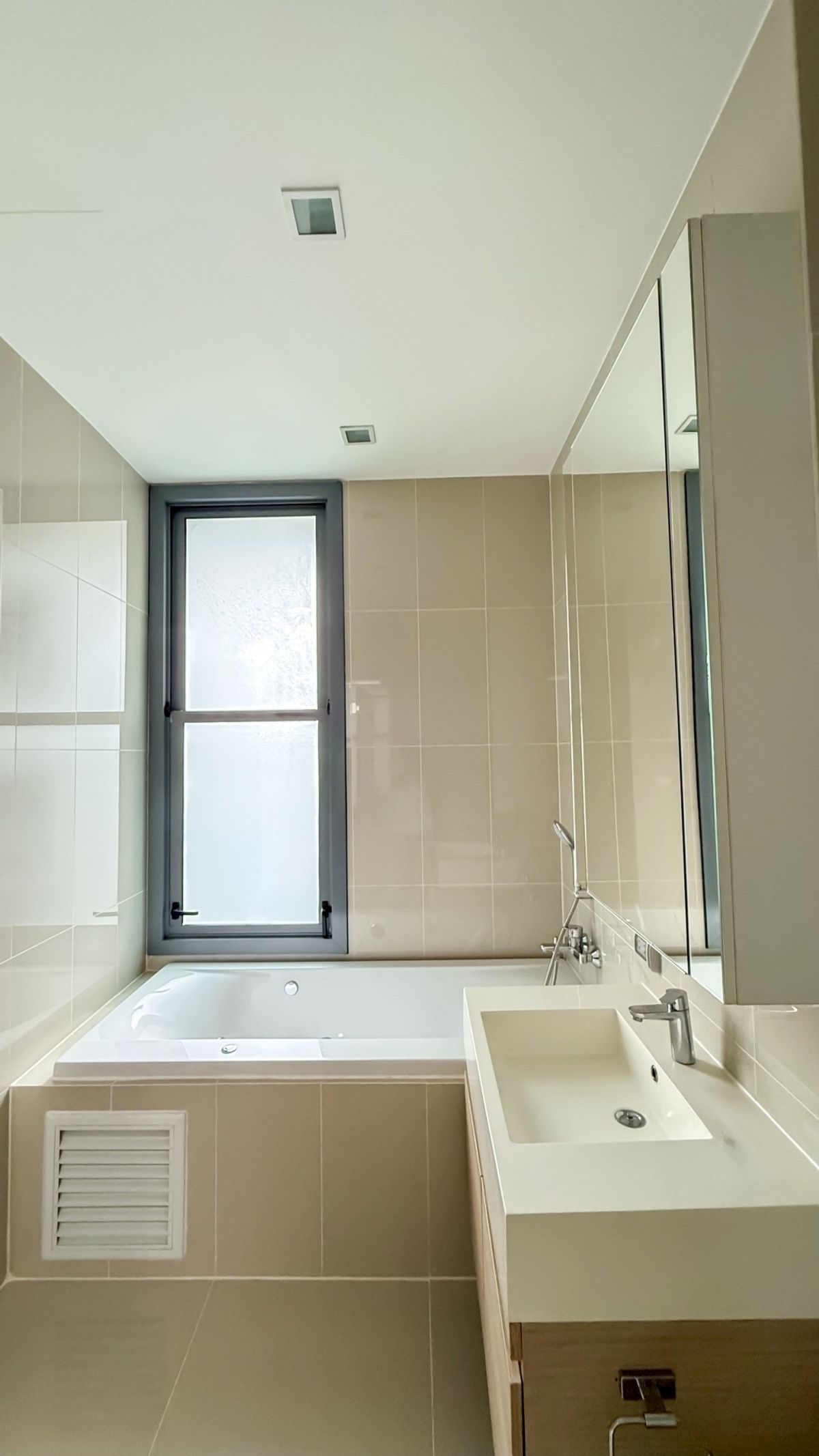 ให้เช่าคอนโดพระราม 9 เพชรบุรีตัดใหม่ RCA : ให้ เช่า ด่วน Q Asoke คิว อโศก 2ห้องนอน 2ห้องน้ำ (ราคาดีที่สุด)