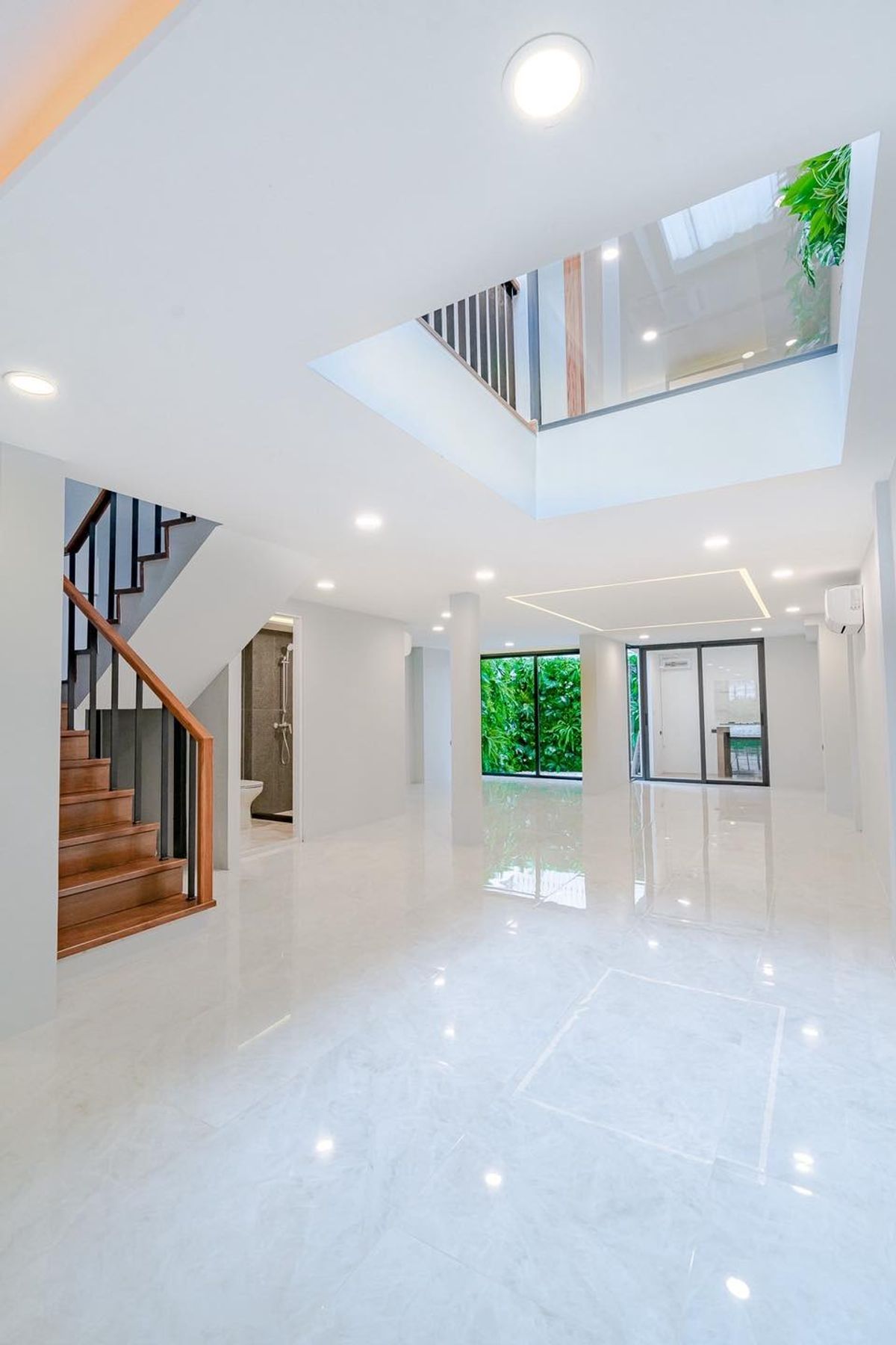 For SaleTownhomeSukhumvit, Asoke, Thonglor : Townhome Ekkamai 22 | 33 Sq. | 3 bedrooms, 4 bathrooms, 2 parking | New renovated with 16.9 million baht