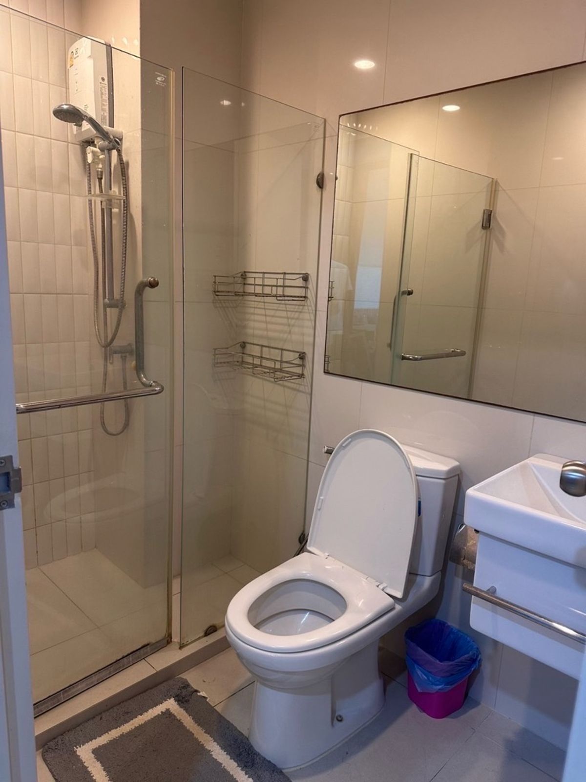 For SaleCondoRama9, Petchburi, RCA : 📢👇Prime Location in the Heart of Asoke!Ideal for living or investment with great rental potential.Just a short walk to MRT Phetchaburi and Airport Rail Link Makkasan.