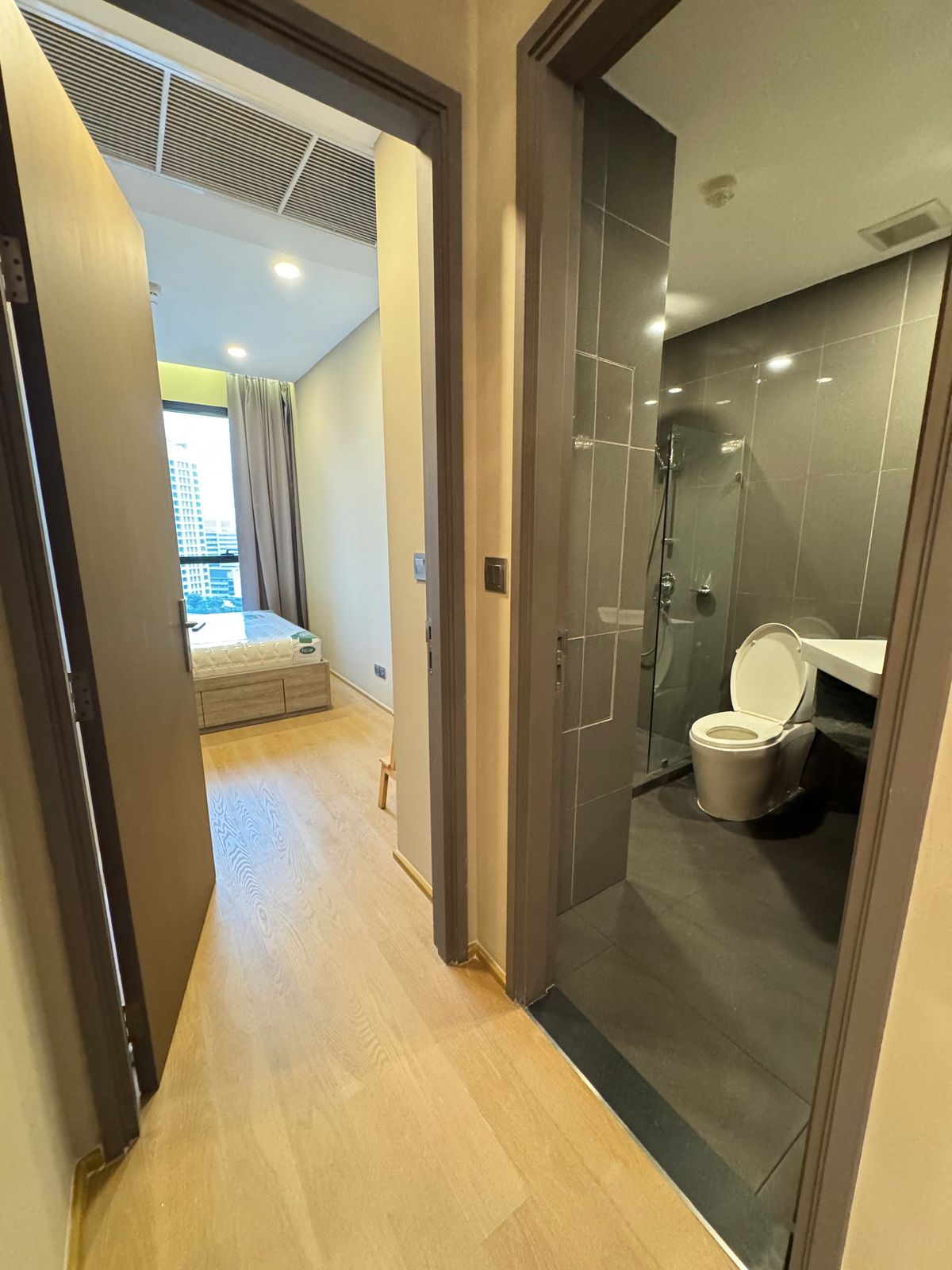 ขายคอนโดสยาม จุฬา สามย่าน : ขายด่วน แอชตัน จุฬา-สีลม 2 นอน 2 น้ำ 2 ที่จอดรถ ห้องใหม่ ไม่เคยเข้าอยู่ สภาพดี พร้อมเฟอร์ ไม่มี Defect เข้าอยู่ได้เลย