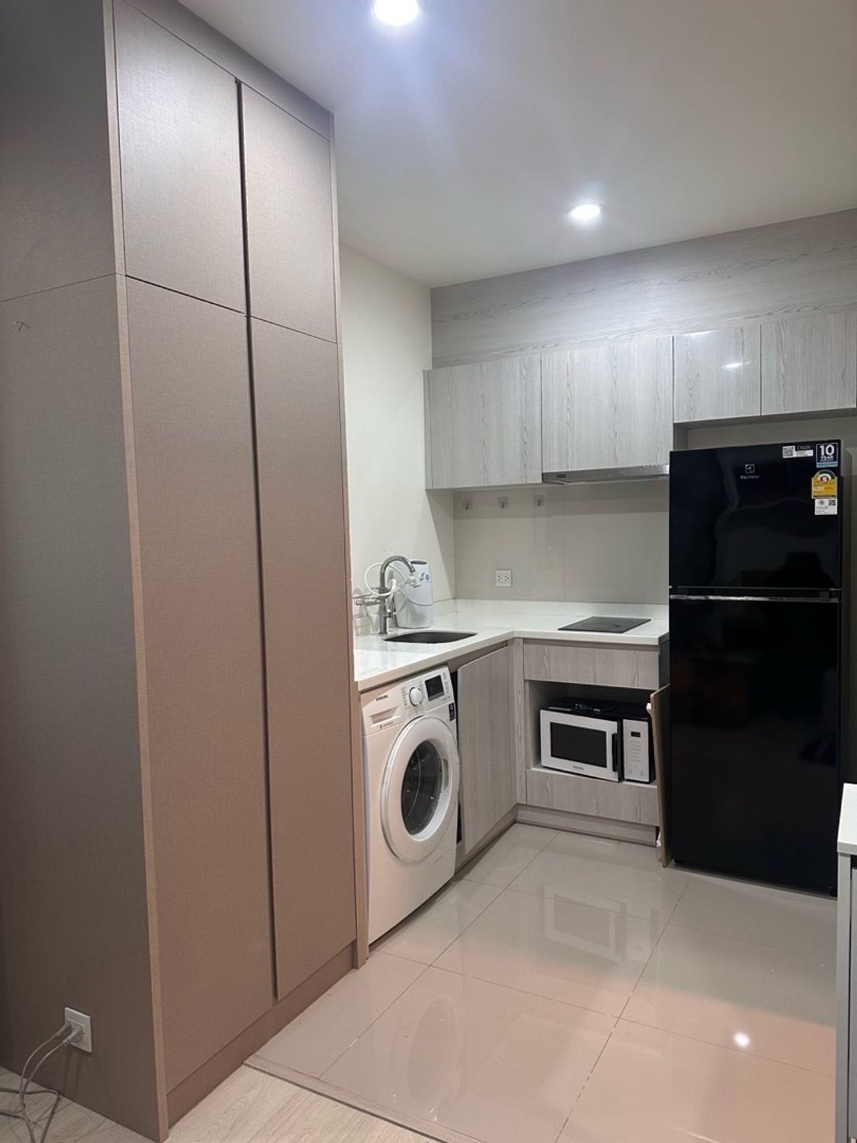 For SaleCondoRama9, Petchburi, RCA : 📢👇Prime Location in the Heart of Asoke!Ideal for living or investment with great rental potential.Just a short walk to MRT Phetchaburi and Airport Rail Link Makkasan.
