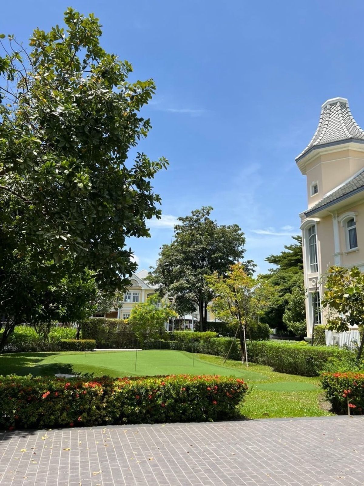 ขายบ้านเกษตร นวมินทร์ ลาดปลาเค้า : ขายบ้าน The Royal Risidence เกษตร นวมินทร์ ขนาด 1019.17 Sq.m 3 bed 6 bath ราคา 157.5 MB ติดต่อ 086-795-9997 