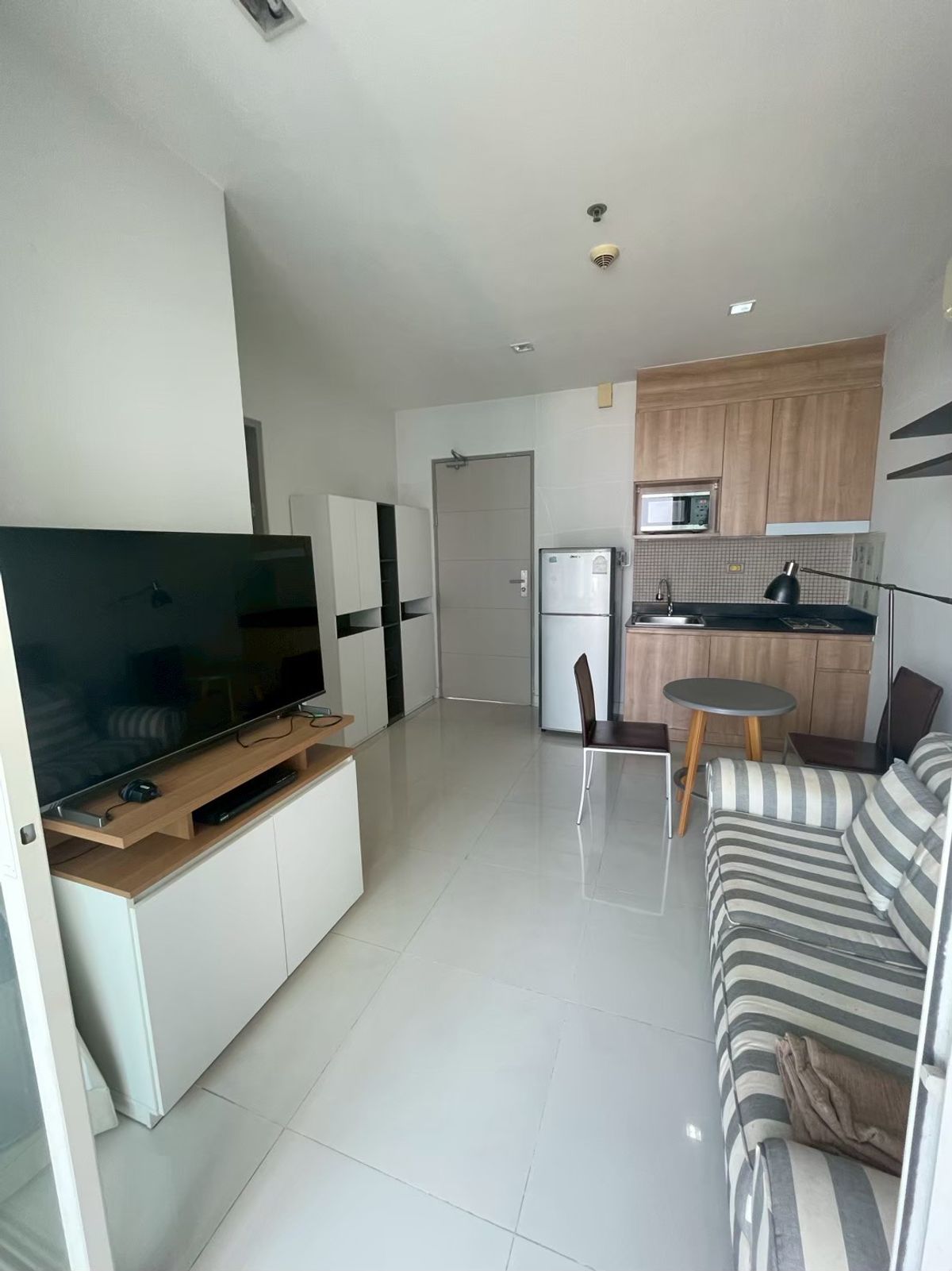 For SaleCondoRatchathewi,Phayathai : 📍 Ideo Verve Ratchapraop - Complete condo in the heart of the Victory Monument 💰 Price only 3.99 million baht. Tel. 0994629391 Bird