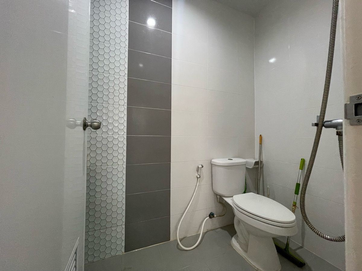 For RentTownhomeLadkrabang, Suwannaphum Airport : Rent a townhome, Ban Phisan, Suvarnabhumi, 2/1 (Bang Chalong) project, near Hua Chiew University, only 10 minutes