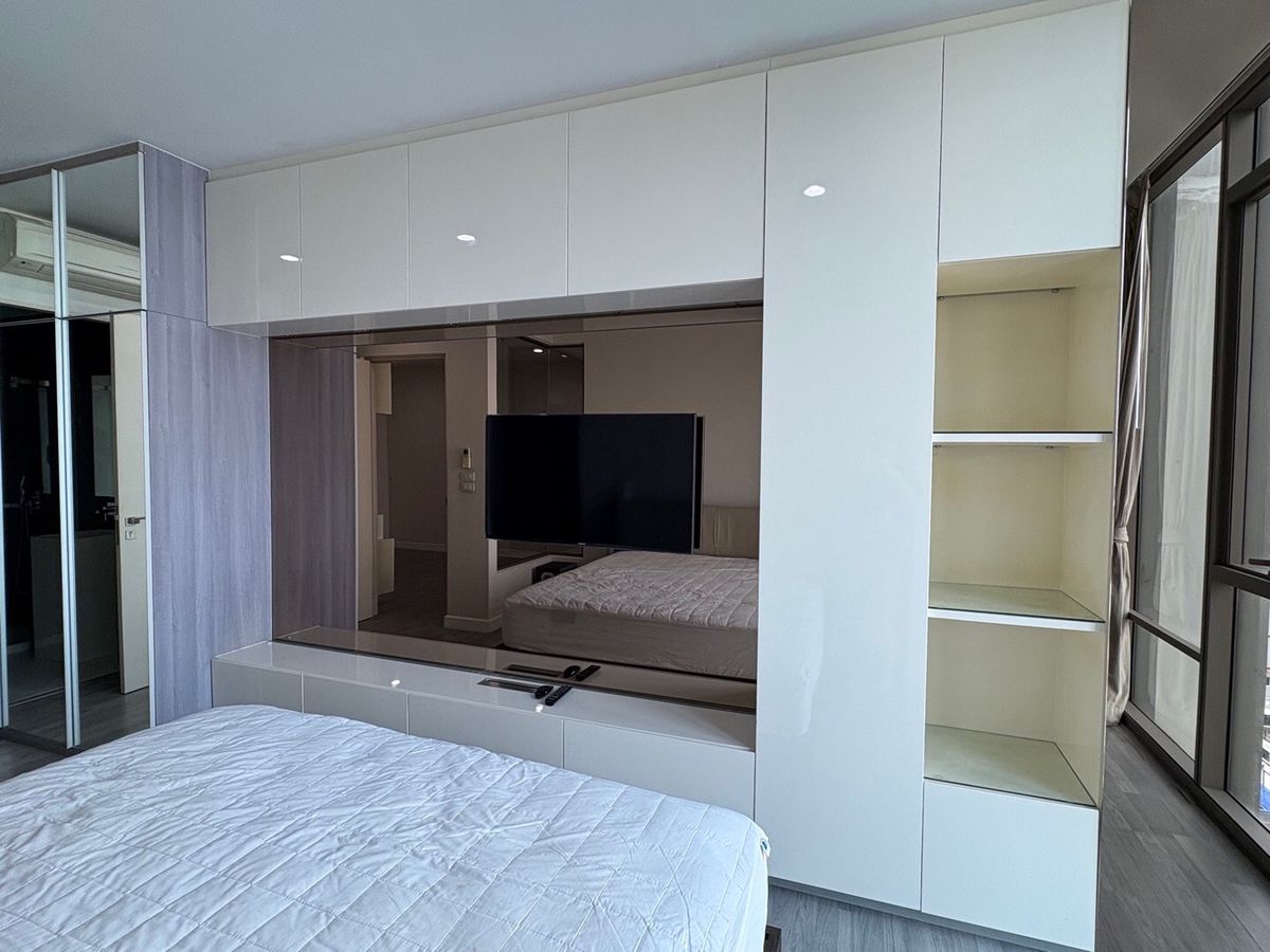 For RentCondoWongwianyai, Charoennakor : 🔥For urgent rent🔥The Room Wongwian Yai, spacious room, fully furnished, ready to move in, convenient transportation, next to BTS Wongwian Yai ❗