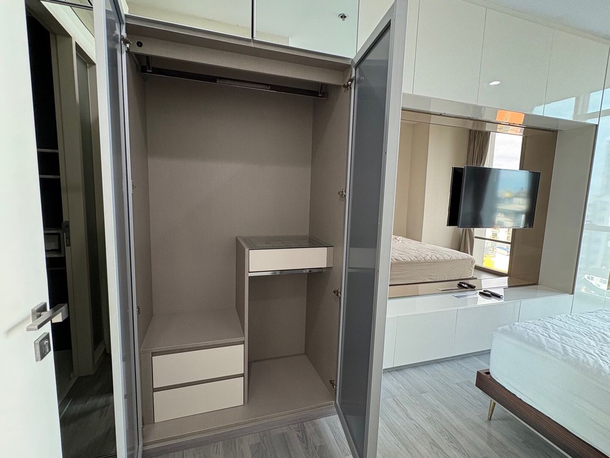 For RentCondoWongwianyai, Charoennakor : 🔥For urgent rent🔥The Room Wongwian Yai, spacious room, fully furnished, ready to move in, convenient transportation, next to BTS Wongwian Yai ❗