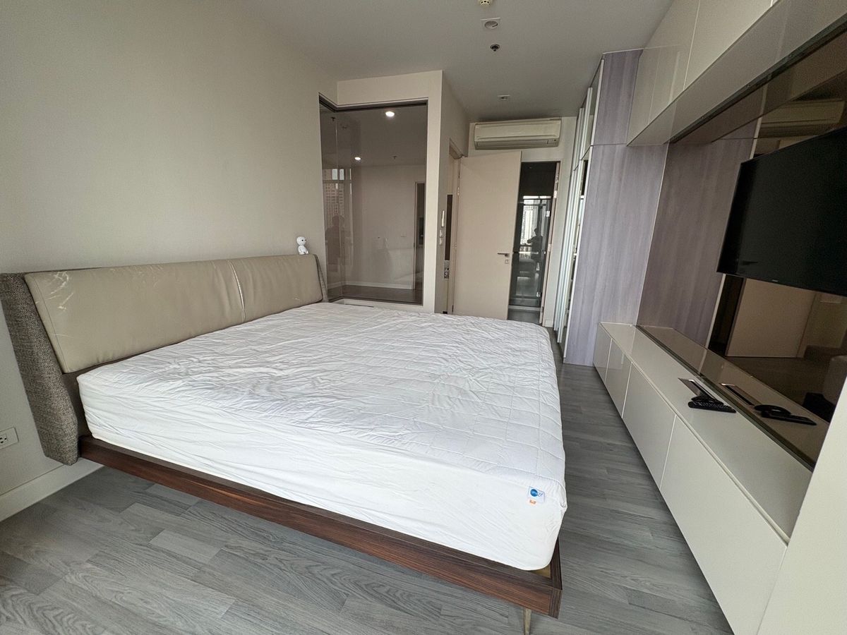 For RentCondoWongwianyai, Charoennakor : 🔥For urgent rent🔥The Room Wongwian Yai, spacious room, fully furnished, ready to move in, convenient transportation, next to BTS Wongwian Yai ❗