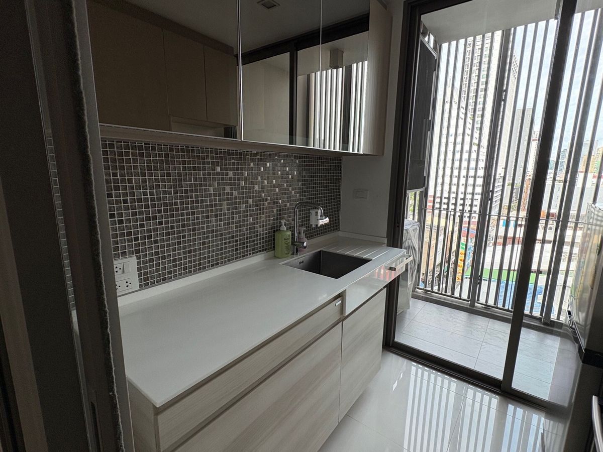 For RentCondoWongwianyai, Charoennakor : 🔥For urgent rent🔥The Room Wongwian Yai, spacious room, fully furnished, ready to move in, convenient transportation, next to BTS Wongwian Yai ❗