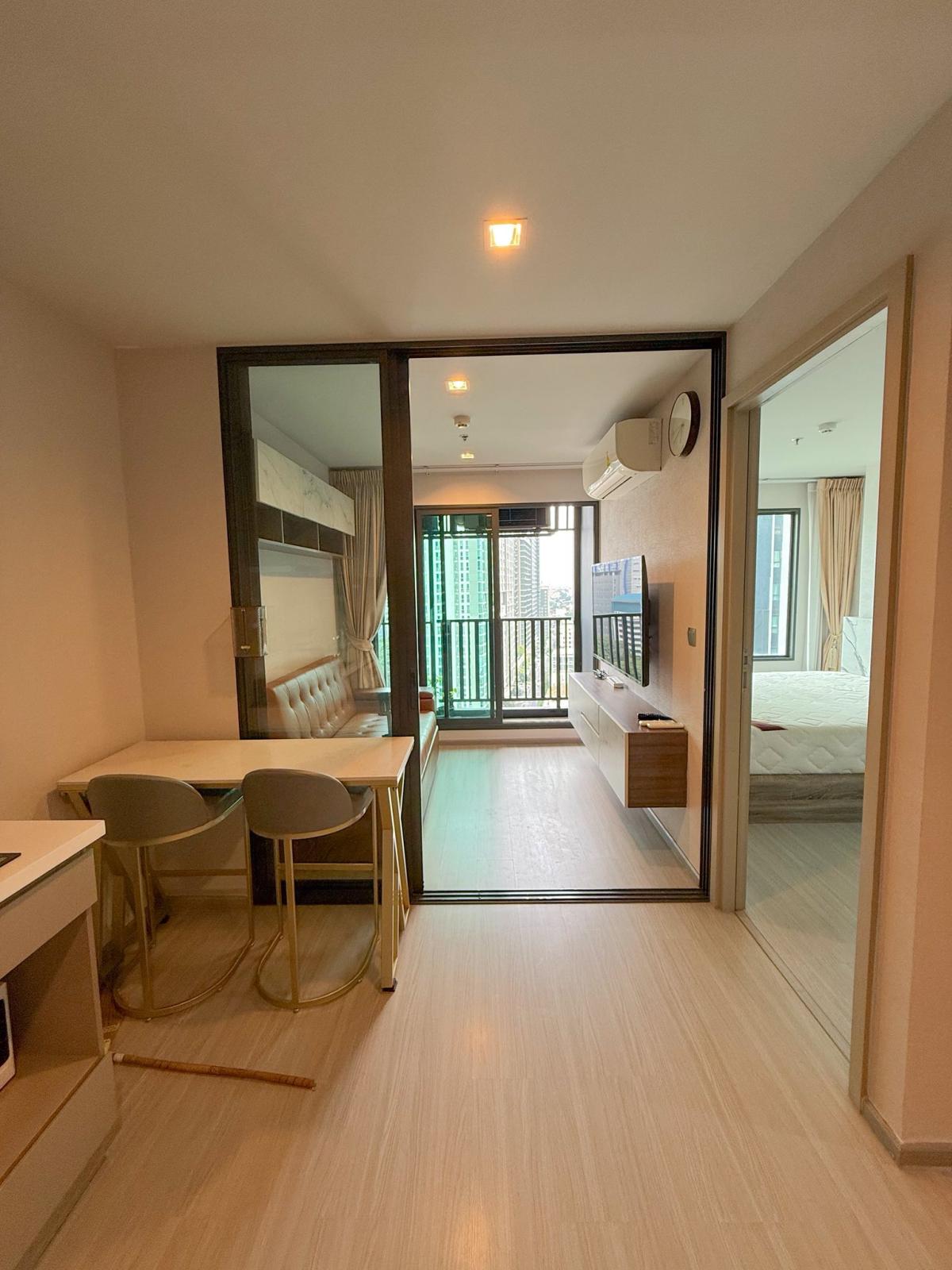 ให้เช่าคอนโดลาดพร้าว เซ็นทรัลลาดพร้าว : เช่าคอนโด Life Ladprao ใจกลางเมือง 1 ห้องนอน 20,000 บาท/ด. ใกล้ BTS/MRT, ห้างดัง และสิ่งอำนวยความสะดวกครบครัน!