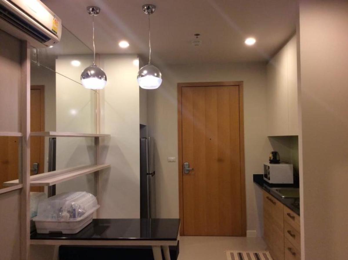 ให้เช่าคอนโดพระราม 9 เพชรบุรีตัดใหม่ RCA : เช่าคอนโด  เซอร์เคิล คอนโดมิเนียม MRT-เพชรบุรี ถนนเพชรบุรี เขต ราชเทวี กรุงเทพ CX-36774