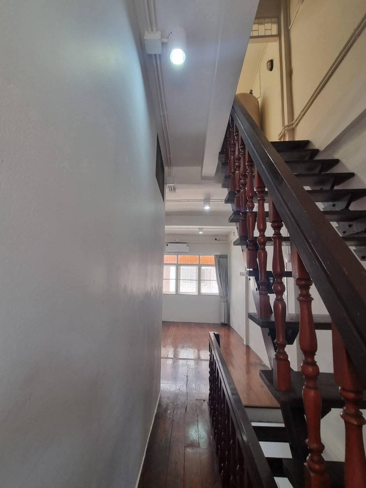 For RentShop HouseOnnut, Udomsuk : Rent a 4-story shophouse near BTS Bang Chak, only 150 m. 4-Story Shophouse for Rent Near BTS Bangchak, Only 150m!Suitable for office-residential use. Quiet in the heart of Sukhumvit 93 Perfect for Office & Living, Quiet Spot in Sukhumvit 93!