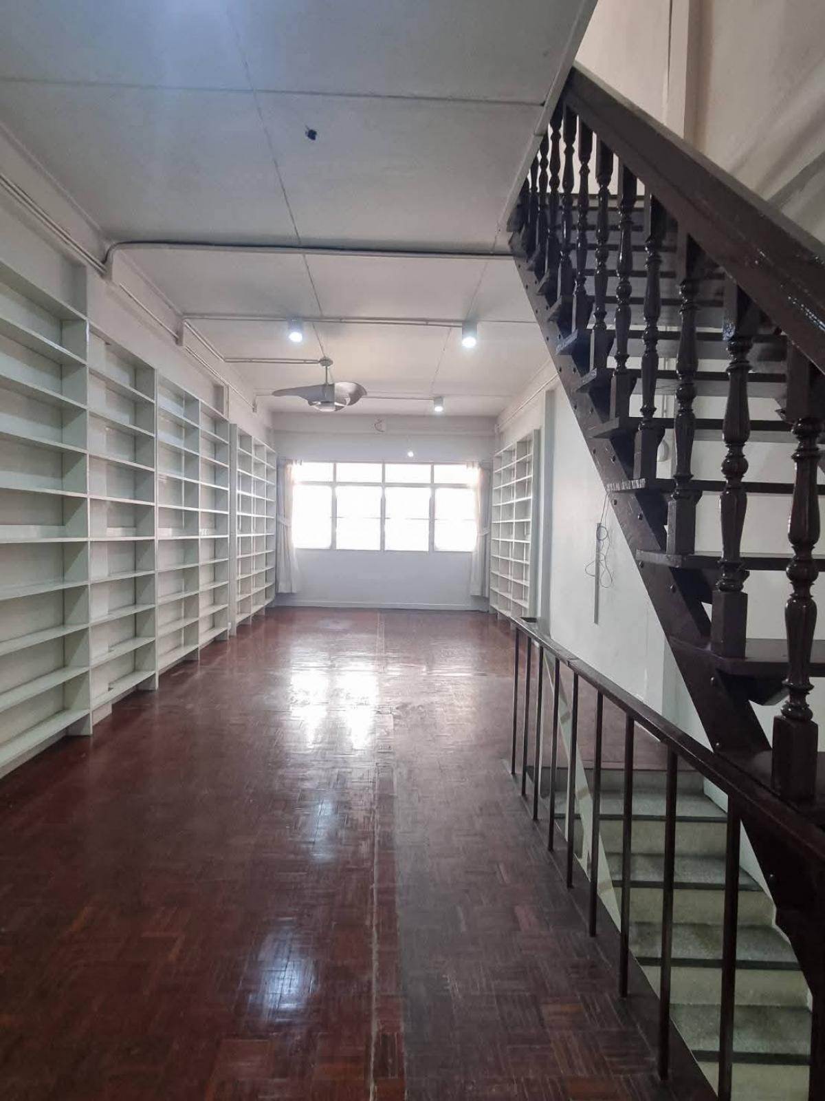 For RentShop HouseOnnut, Udomsuk : Rent a 4-story shophouse near BTS Bang Chak, only 150 m. 4-Story Shophouse for Rent Near BTS Bangchak, Only 150m!Suitable for office-residential use. Quiet in the heart of Sukhumvit 93 Perfect for Office & Living, Quiet Spot in Sukhumvit 93!
