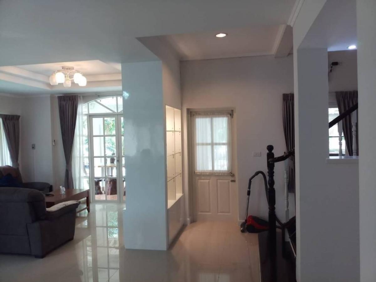 ขายบ้านลาดกระบัง สุวรรณภูมิ : 28/01/2026, บ้านภัทรา อ่อนนุช-วงแหวน ใกล้สโมสร พร้อมอยู่ หมู่บ้านร่มรื่น ถนนกว้าง ทำเลดี ใกล้สนามบินสุวรรณภูมิ ใกล้จุดขึ้น-ลง ทางด่วน มอเตอร์เวย์ ใกล้แอร์พอร์ตเรียลลิ้งค์ และห้างสรรพสินค้าครบครัน น้ำไม่ท่วม