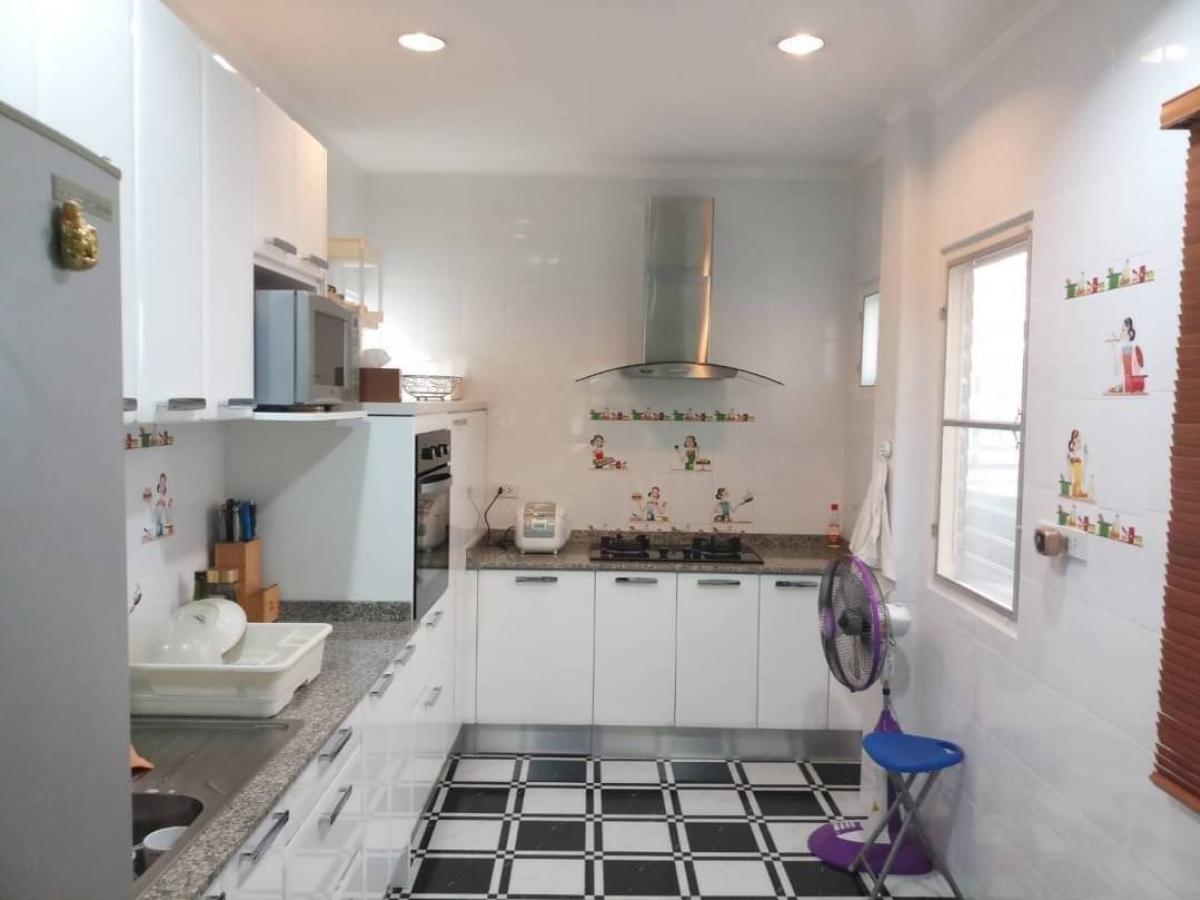 ขายบ้านลาดกระบัง สุวรรณภูมิ : 28/01/2026, บ้านภัทรา อ่อนนุช-วงแหวน ใกล้สโมสร พร้อมอยู่ หมู่บ้านร่มรื่น ถนนกว้าง ทำเลดี ใกล้สนามบินสุวรรณภูมิ ใกล้จุดขึ้น-ลง ทางด่วน มอเตอร์เวย์ ใกล้แอร์พอร์ตเรียลลิ้งค์ และห้างสรรพสินค้าครบครัน น้ำไม่ท่วม