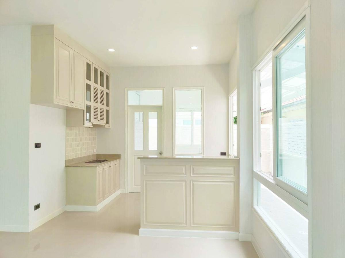 ขายบ้านลาดกระบัง สุวรรณภูมิ : 28/01/2026, บ้านเดี่ยวสุดหรู หมู่บ้านเพอร์เฟคเพลสสุขุมวิท 77-สุวรรณภูมิ หน้าบ้านหันทิศเหนือ วิวสวนและทะเลสาบ ไม่ชนใคร บิ้วอินทั้งหลัง เพิ่งปรับปรุงใหม่ทั้งหมด เข้าอยู่ได้เลย