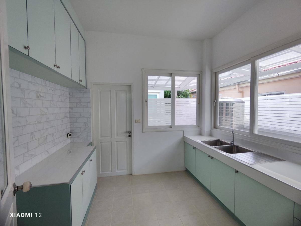 ขายบ้านลาดกระบัง สุวรรณภูมิ : 28/01/2026, บ้านเดี่ยวสุดหรู หมู่บ้านเพอร์เฟคเพลสสุขุมวิท 77-สุวรรณภูมิ หน้าบ้านหันทิศเหนือ วิวสวนและทะเลสาบ ไม่ชนใคร บิ้วอินทั้งหลัง เพิ่งปรับปรุงใหม่ทั้งหมด เข้าอยู่ได้เลย