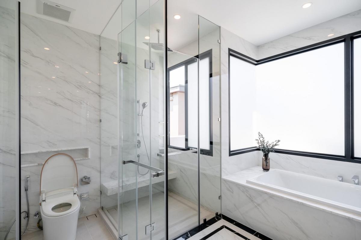 ขายบ้านพัฒนาการ ศรีนครินทร์ : 28/01/2026, ✨ ขาย/ให้เช่า บ้านเดี่ยว Super Luxury Cinq Royal กรุงเทพกรีฑา จาก Asset Five ✨