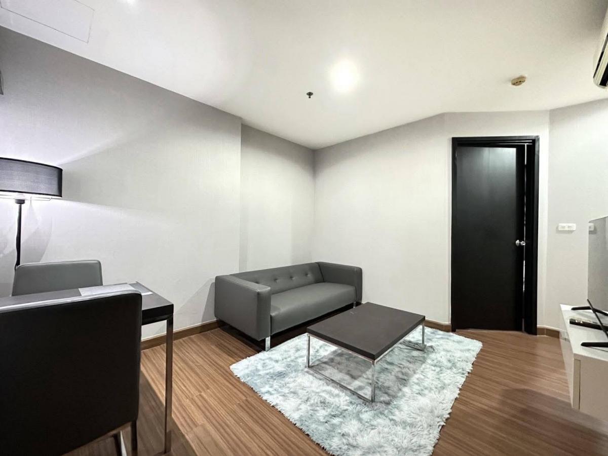 For SaleCondoRatchadapisek, Huaikwang, Suttisan : 1 bedroom condo in the center of Ratchada, near BTS / MRT Huai KhwangDiamond Ratchada 35 sqm. with swimming pool, only 2.7 million!
