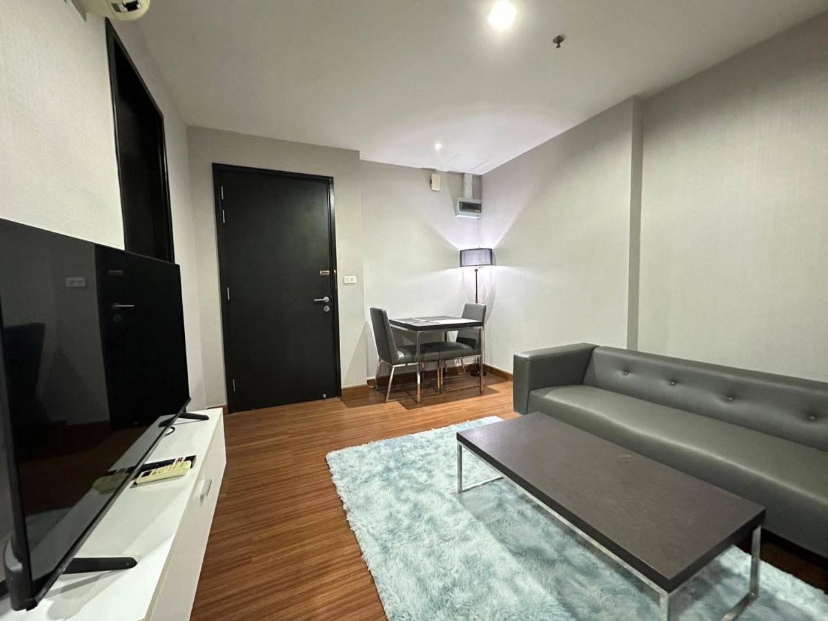 For SaleCondoRatchadapisek, Huaikwang, Suttisan : 1 bedroom condo in the center of Ratchada, near BTS / MRT Huai KhwangDiamond Ratchada 35 sqm. with swimming pool, only 2.7 million!