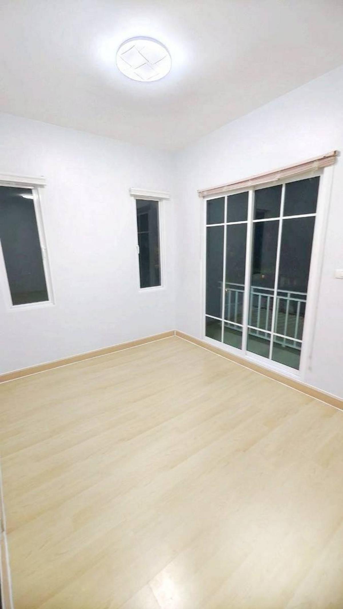 ให้เช่าทาวน์โฮมสมุทรปราการ สำโรง : 28/02/2026, บ้านสวย 3 ห้องนอน The Village Exclusive บางนา กม.10 Charming 3-Bedroom Home at The Village Exclusive Bangna Km.10 – Rent 25,000 THB/month