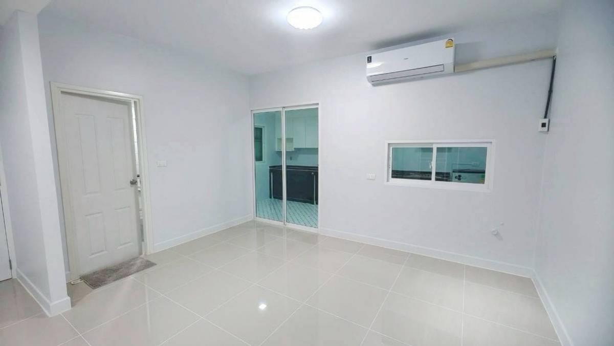 ให้เช่าทาวน์โฮมสมุทรปราการ สำโรง : 28/02/2026, บ้านสวย 3 ห้องนอน The Village Exclusive บางนา กม.10 Charming 3-Bedroom Home at The Village Exclusive Bangna Km.10 – Rent 25,000 THB/month