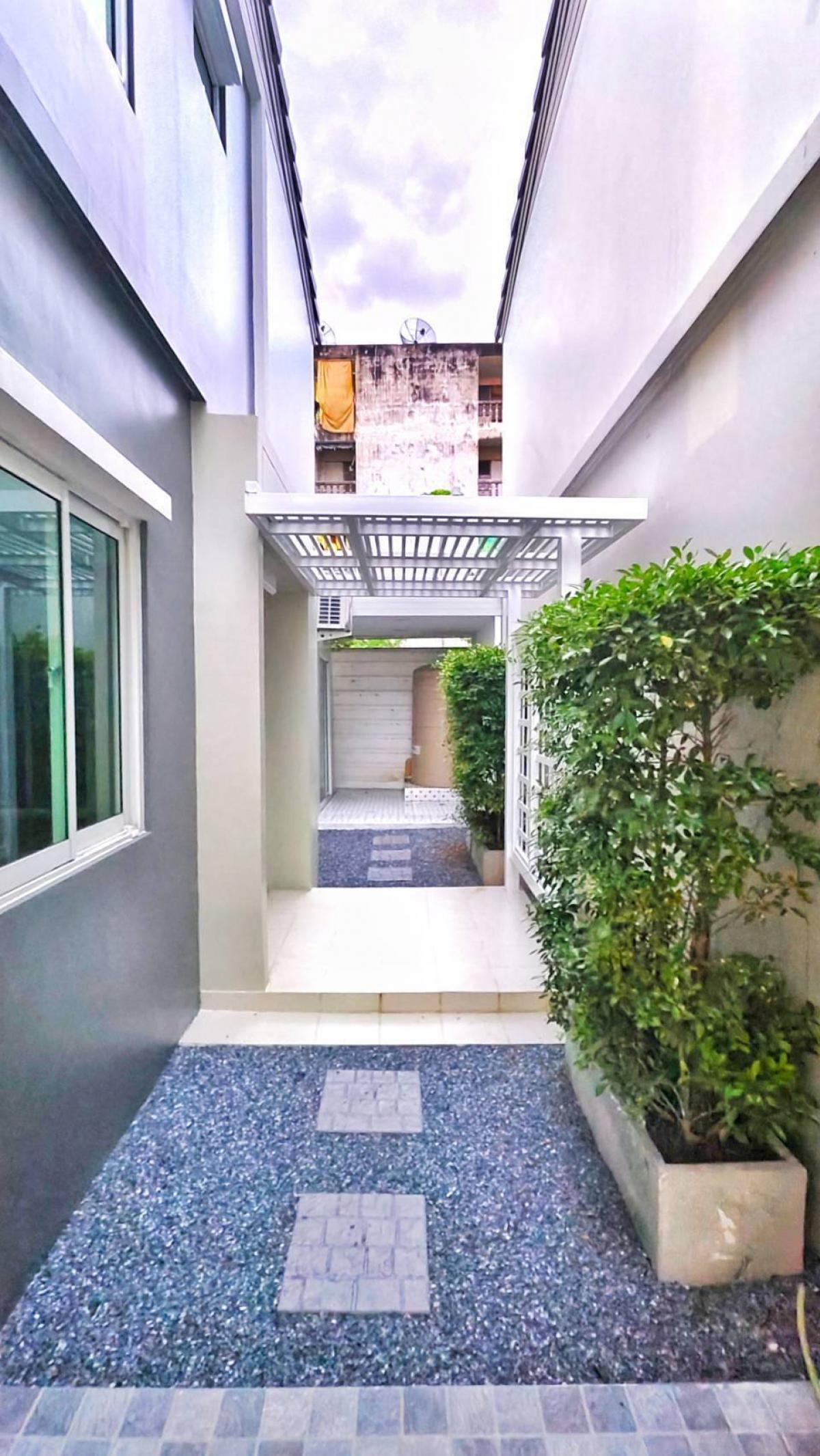 ให้เช่าทาวน์โฮมสมุทรปราการ สำโรง : 28/02/2026, บ้านสวย 3 ห้องนอน The Village Exclusive บางนา กม.10 Charming 3-Bedroom Home at The Village Exclusive Bangna Km.10 – Rent 25,000 THB/month