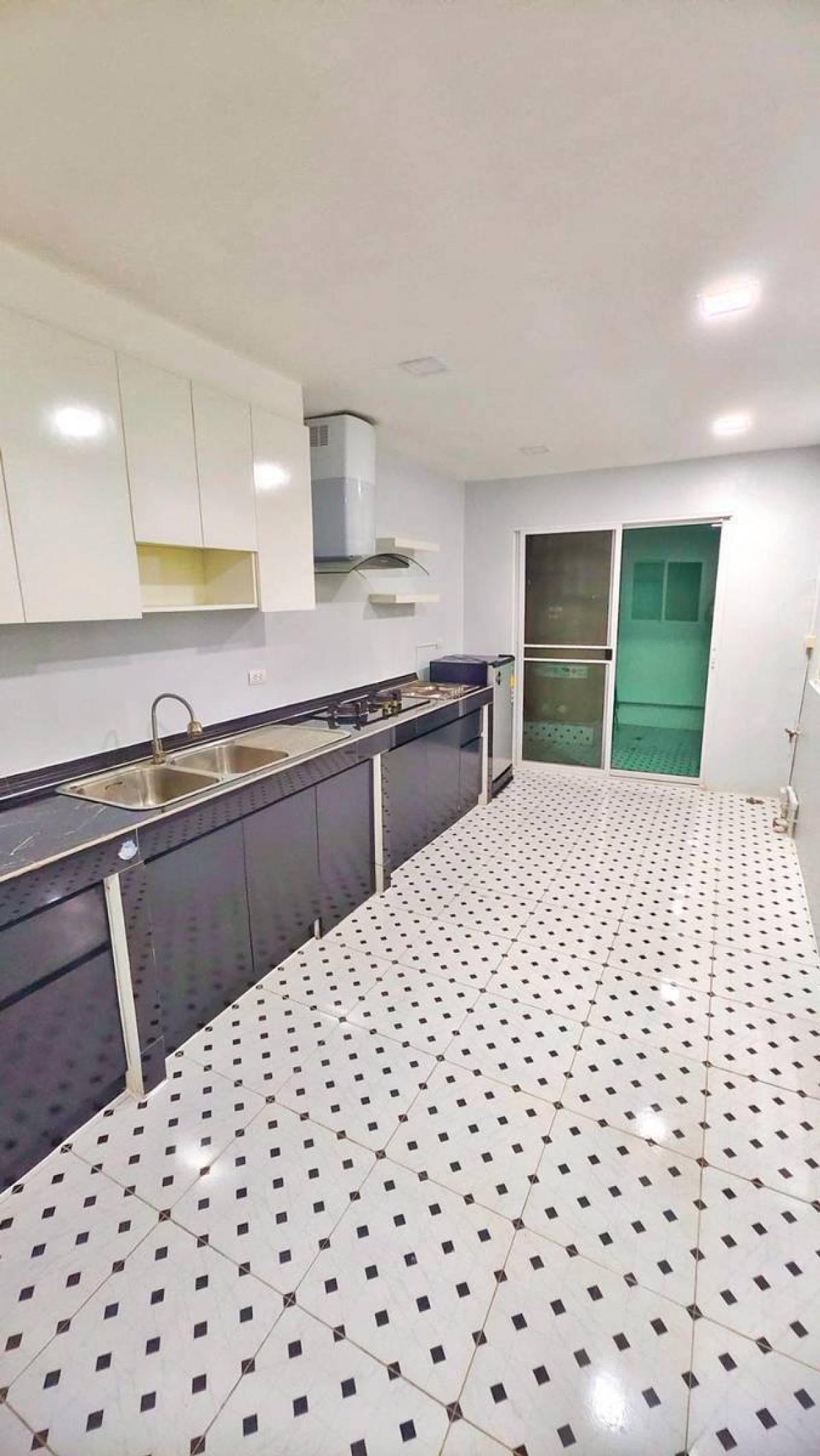 ให้เช่าทาวน์โฮมสมุทรปราการ สำโรง : 28/02/2026, บ้านสวย 3 ห้องนอน The Village Exclusive บางนา กม.10 Charming 3-Bedroom Home at The Village Exclusive Bangna Km.10 – Rent 25,000 THB/month