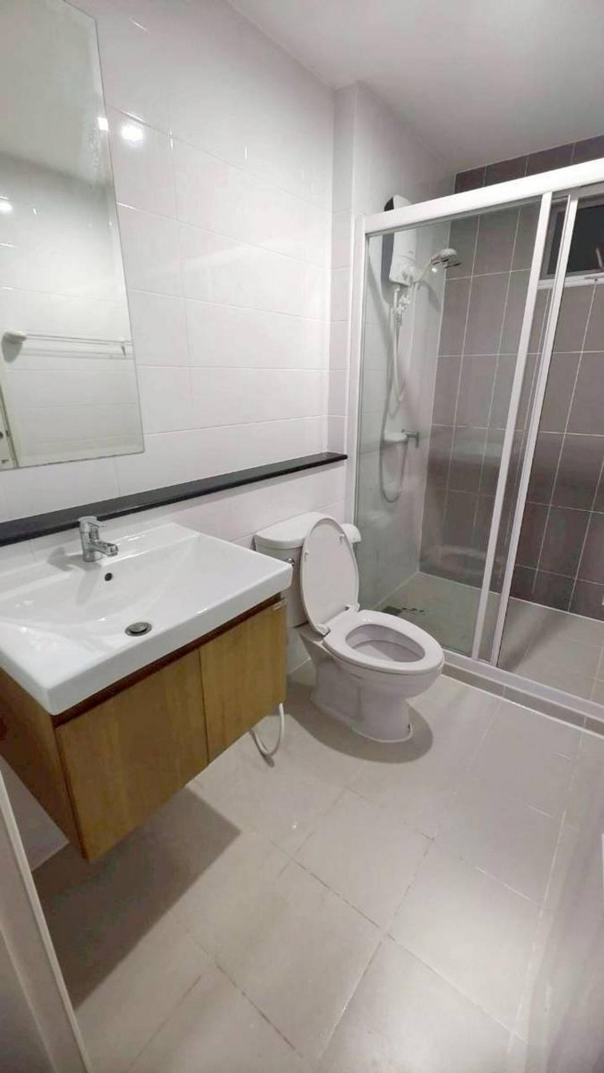 ให้เช่าทาวน์โฮมสมุทรปราการ สำโรง : 28/02/2026, บ้านสวย 3 ห้องนอน The Village Exclusive บางนา กม.10 Charming 3-Bedroom Home at The Village Exclusive Bangna Km.10 – Rent 25,000 THB/month