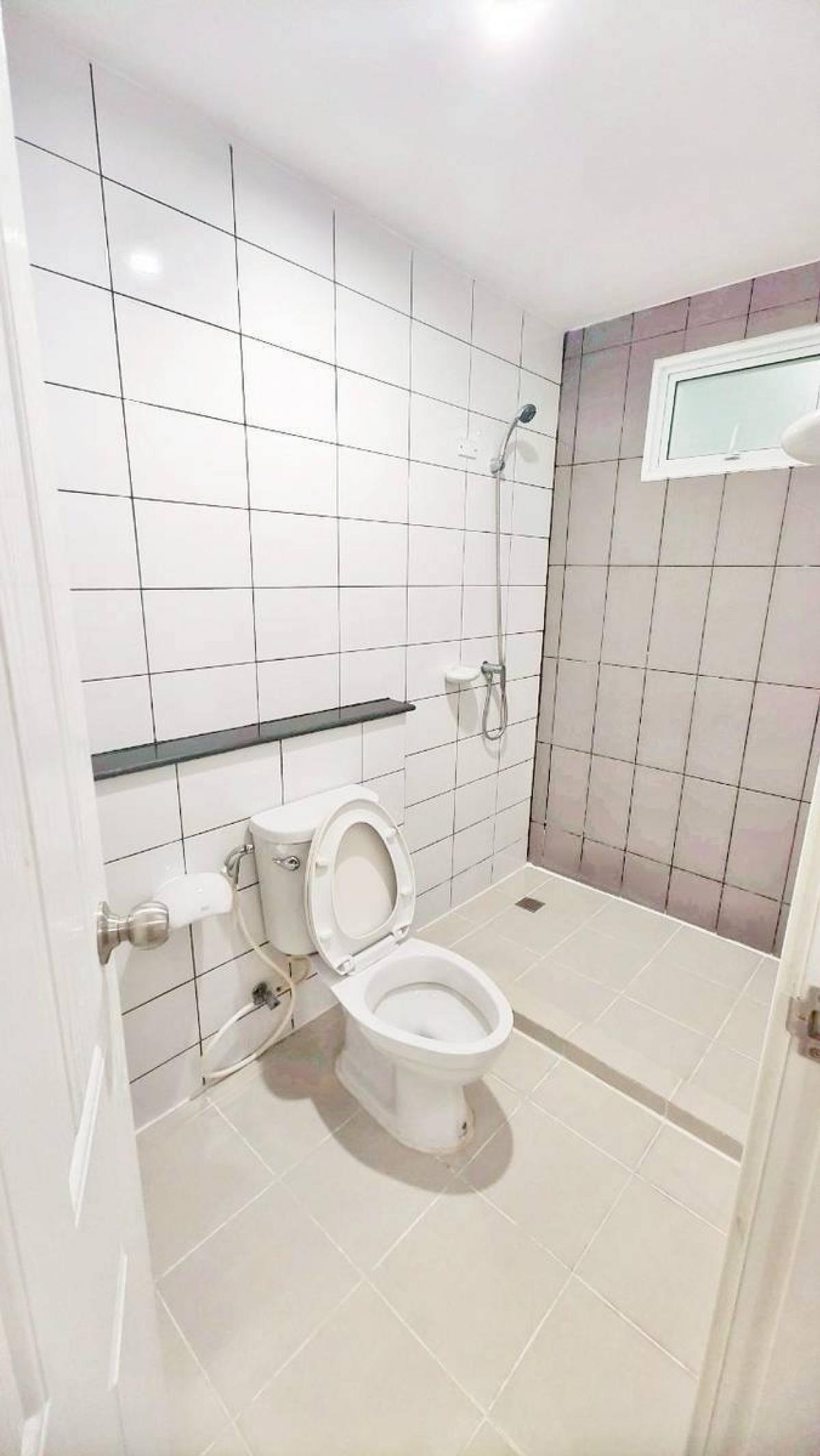 ให้เช่าทาวน์โฮมสมุทรปราการ สำโรง : 28/02/2026, บ้านสวย 3 ห้องนอน The Village Exclusive บางนา กม.10 Charming 3-Bedroom Home at The Village Exclusive Bangna Km.10 – Rent 25,000 THB/month