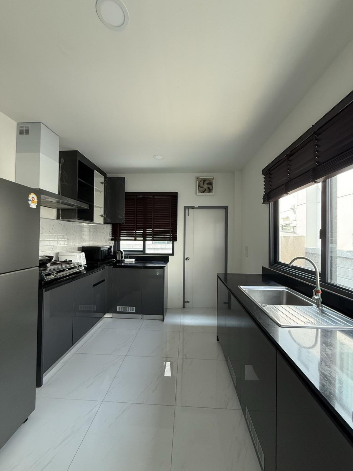 ให้เช่าบ้านบางนา แบริ่ง ลาซาล : 28/02/2026, The City Bangna ทาวน์โฮม 4 ห้องนอน 315 ตร.ม. ใกล้ BTS ราคาพิเศษ เช่าหรือซื้อได้ ใจกลางบางนา เริ่มต้น 130,000 บาท/เดือน