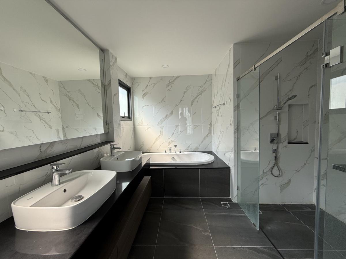 ให้เช่าบ้านบางนา แบริ่ง ลาซาล : 28/02/2026, The City Bangna ทาวน์โฮม 4 ห้องนอน 315 ตร.ม. ใกล้ BTS ราคาพิเศษ เช่าหรือซื้อได้ ใจกลางบางนา เริ่มต้น 130,000 บาท/เดือน