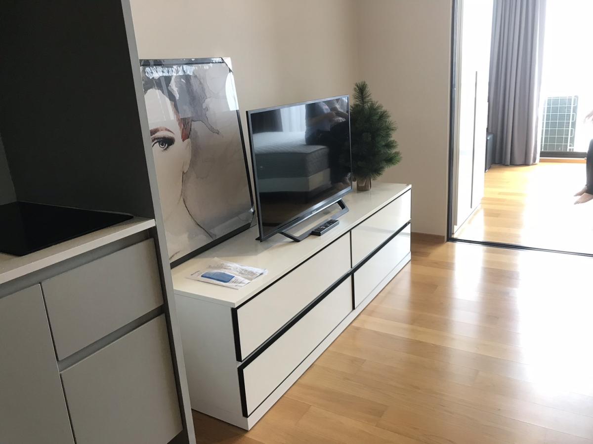 ขายคอนโดสาทร นราธิวาส : 03/04/2026, รวมค่าโอนคอนโด Noble Revo Silom 1 ห้องนอน ใกล้ BTS Surasak 
ราคาโดนใจ 4.9 ล้าน พร้อมสิ่งอำนวยความสะดวกสุดหรู! 0642748883