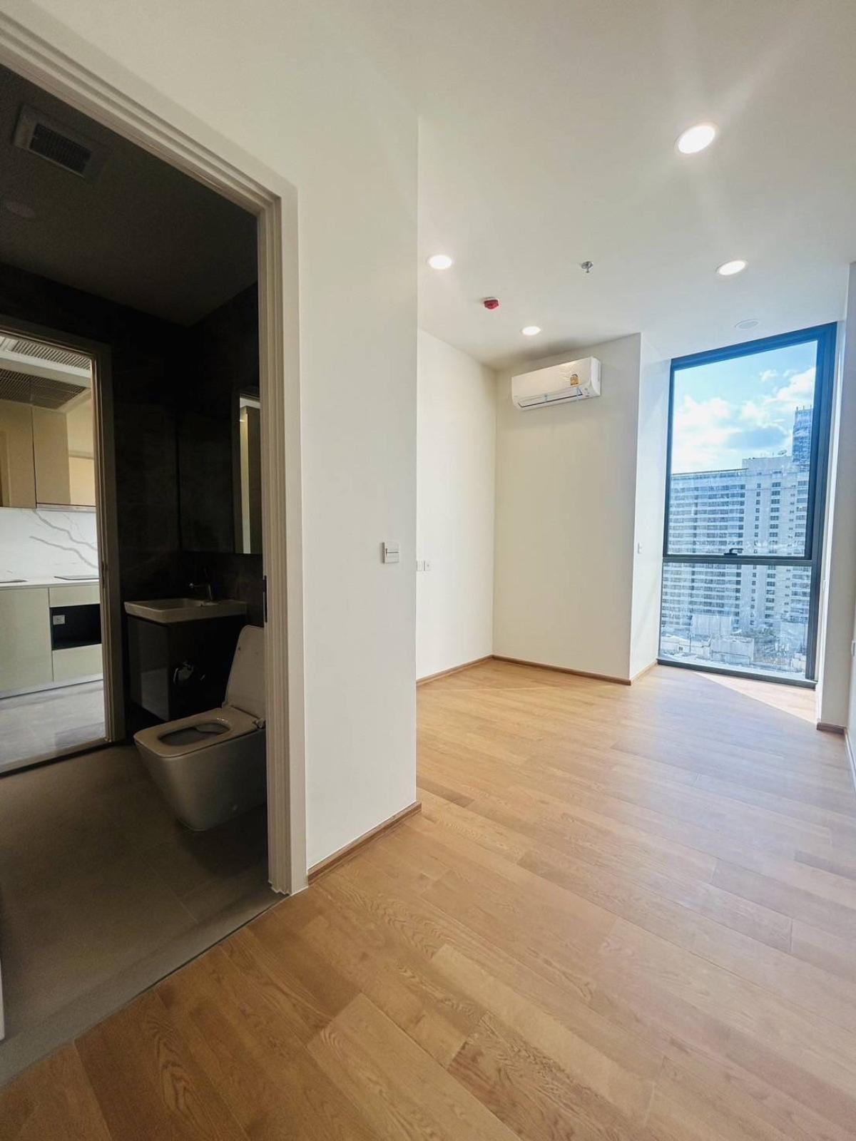 For SaleCondoRatchathewi,Phayathai : 03/04/2026, Great value condo in the heart of Siam, 1 bedroom, ready to move in!
Price 7.49 million, close to BTS Ratchathewi, convenient for all travel! 0642748883