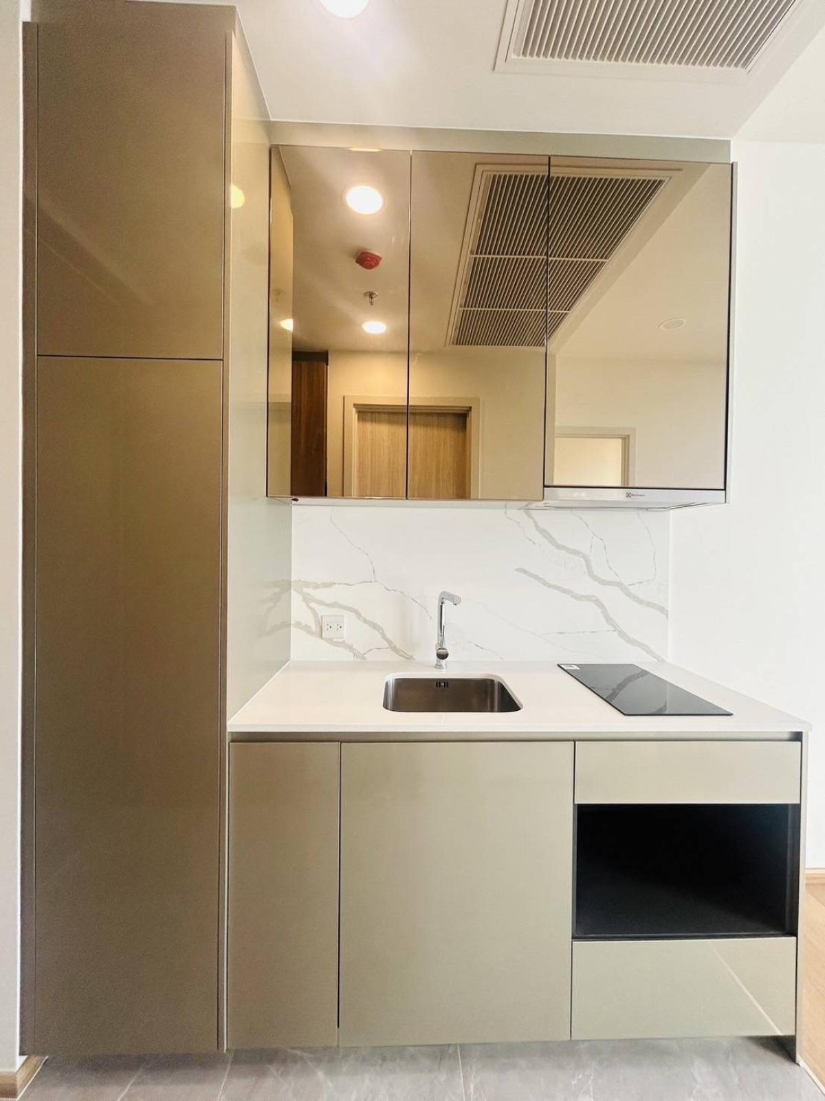For SaleCondoRatchathewi,Phayathai : 03/04/2026, Great value condo in the heart of Siam, 1 bedroom, ready to move in!
Price 7.49 million, close to BTS Ratchathewi, convenient for all travel! 0642748883
