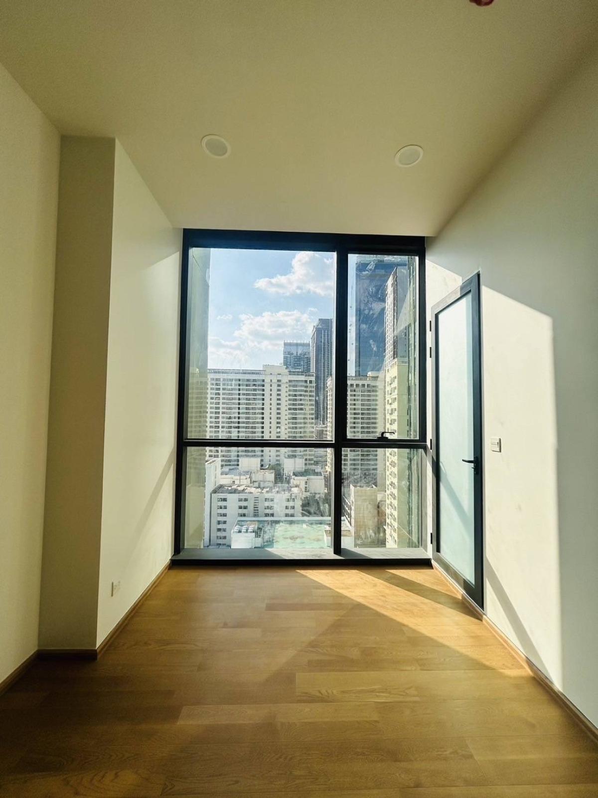 For SaleCondoRatchathewi,Phayathai : 03/04/2026, Great value condo in the heart of Siam, 1 bedroom, ready to move in!
Price 7.49 million, close to BTS Ratchathewi, convenient for all travel! 0642748883