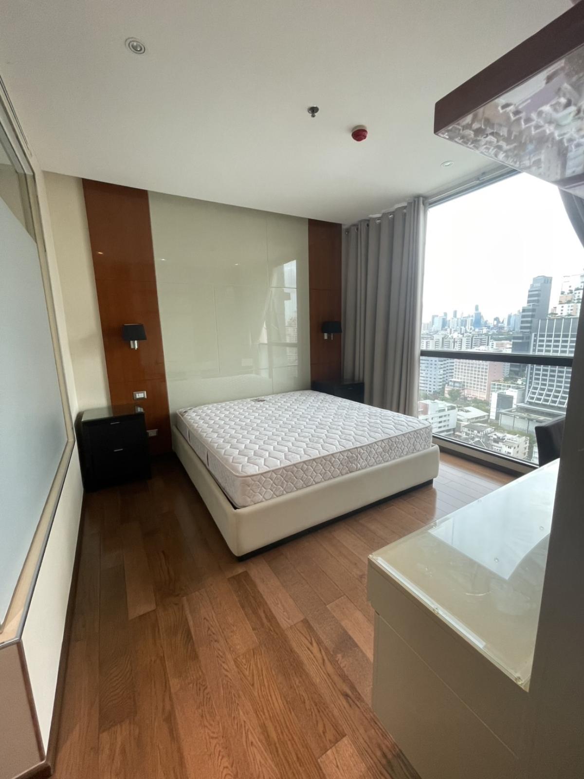 For SaleCondoSukhumvit, Asoke, Thonglor : 03/04/2026, Luxury condo The Address Sukhumvit 28 near BTS Phrom Phong
2 bedrooms 2 bathrooms for only 12.2 million Elegant and in the city center! 0642748883