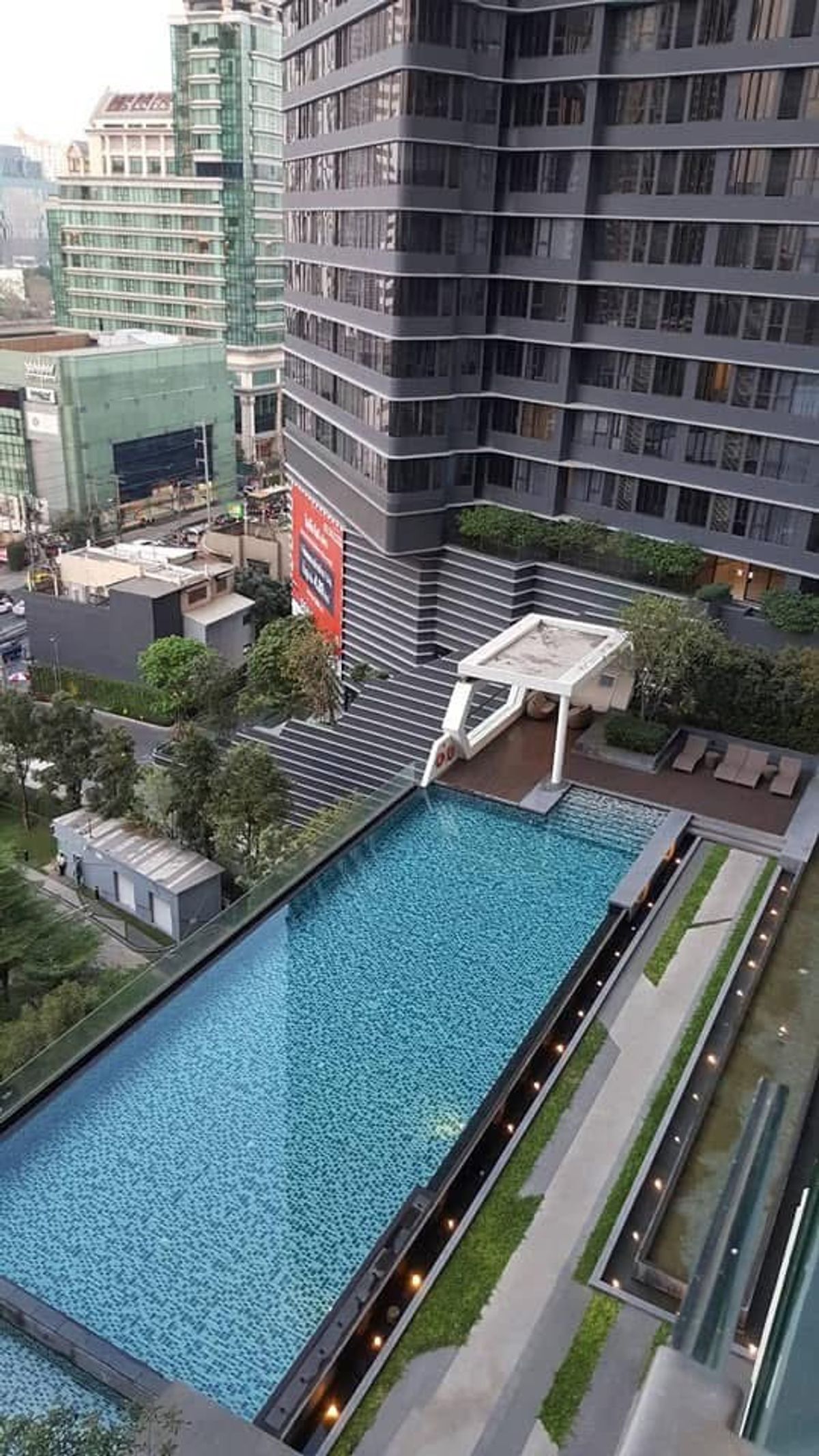 For SaleCondoRama9, Petchburi, RCA : A large room that many people like.