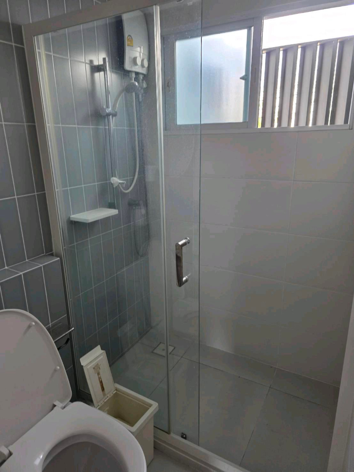 ให้เช่าทาวน์โฮมบางนา แบริ่ง ลาซาล : ทำเลทอง! หลังเมกาบางนา เดินเพียง 2 นาที บ้านว่างพร้อมเข้าอยู่ สามารถนัดดูได้ทุกวัน
อยู่โซนแรก ไม่รอดใต้ทางด่วน 💰 ราคาเช่า : 40,000 บาท/เดือนราคาต่อรองได้